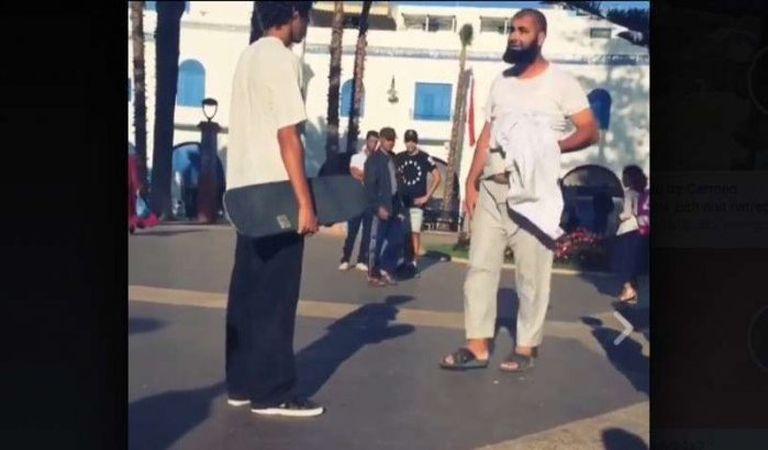 Jongen met skateboard door salafist mishandeld in Larache 