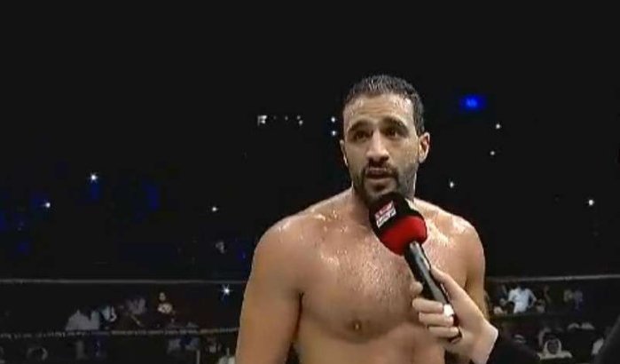 Badr Hari slaat Arnold Oborotov knock-out