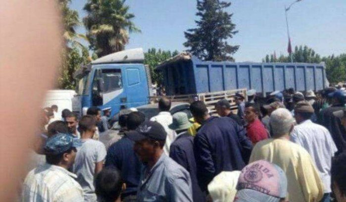 Marokko: ravage na dolle rit vrachtwagen in Khemisset