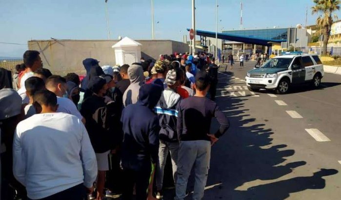 Honderden Marokkanen vragen asiel aan in Sebta