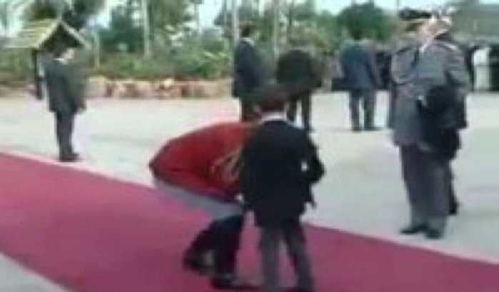 Handkus prins Moulay Hassan mag niet op TV