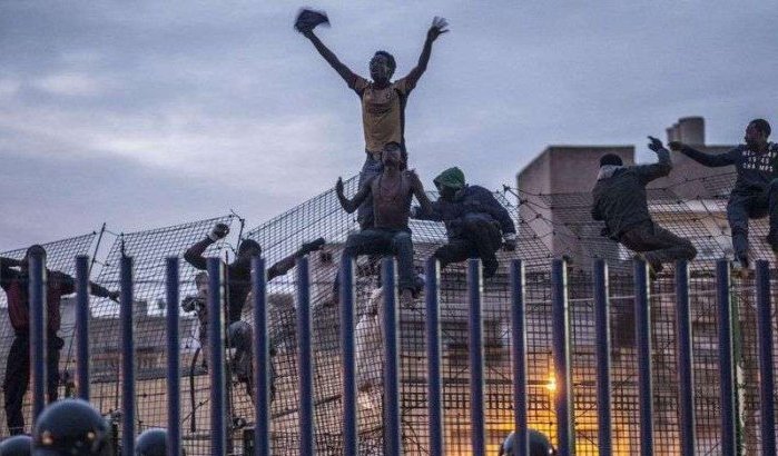 Madrid wil prikkeldraad bij grenzen Sebta en Melilla weghalen
