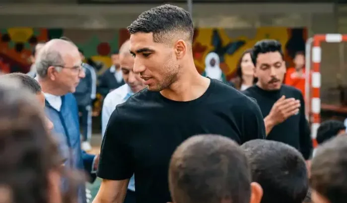 Achraf Hakimi verrast weeskinderen (foto's)