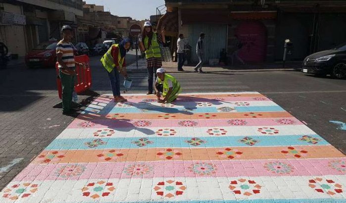 Autoriteiten Khouribga laten kleurrijke kunstwerk-zebrapaden na drie dagen rood verven (foto)