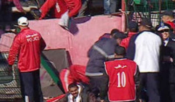 Gewonden door omgevallen hek in stadion Meknes 