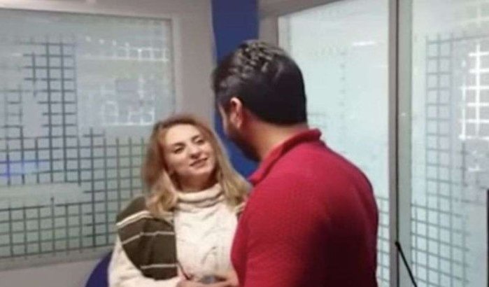 Romantische huwelijksaanvraag voor presentatrice 2M (video)
