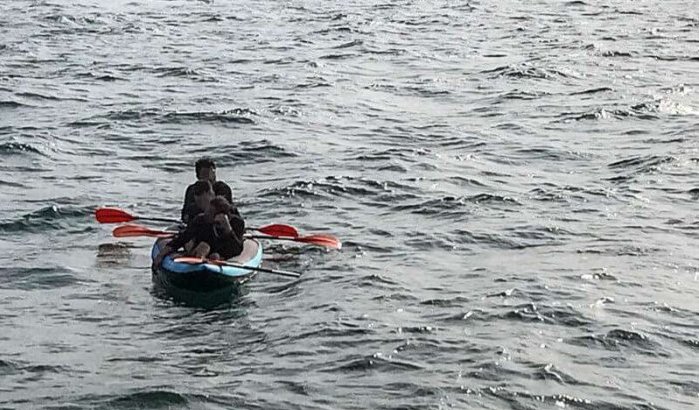 Marokkanen met kayak naar Spanje