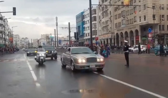 Koning Mohammed VI met auto in Casablanca gespot (video)