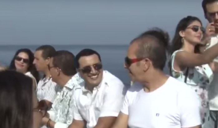Tientallen Marokkaanse celebrity's in Al Hoceima voor promotiecampagne (video)