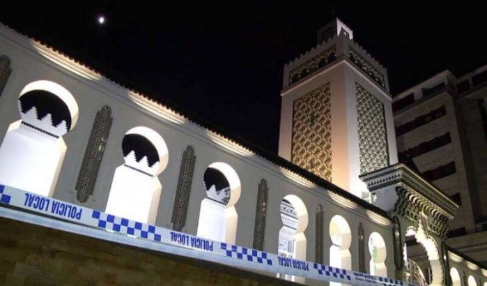 Onbekenden openen vuur op moskee in Sebta (video)