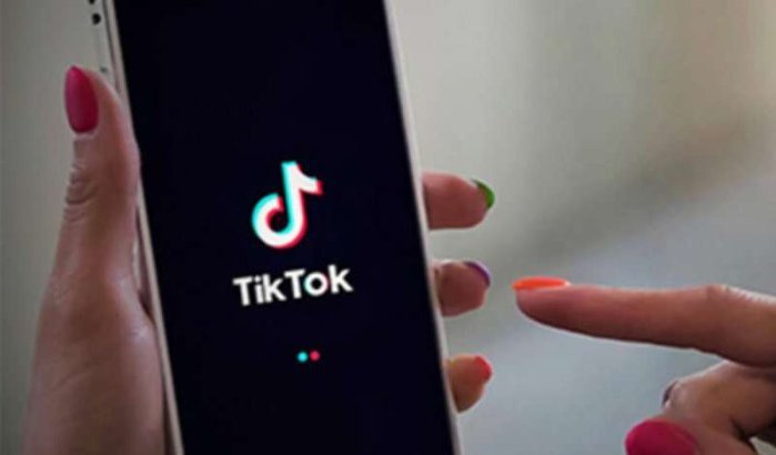 Geschorste "Tik Tok-politieagente" in Settat in val gelokt