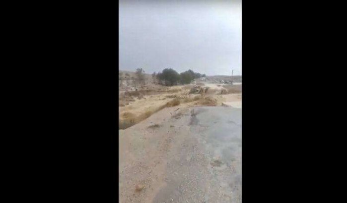 Al Hoceima: brug begeeft het na hevige regenval (video)