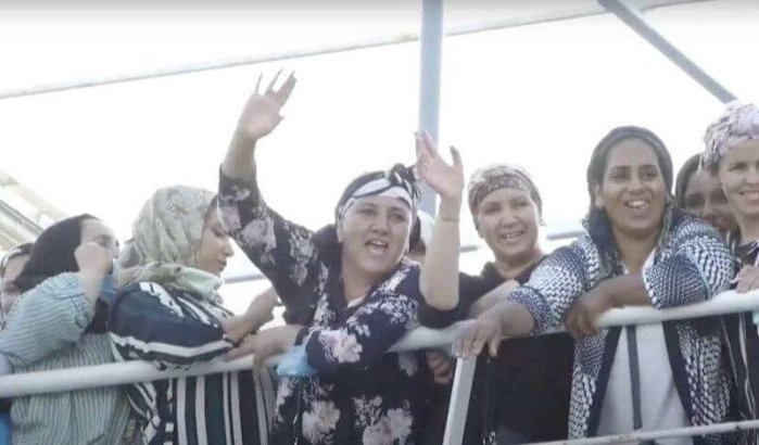 Marokkaanse seizoenarbeidsters laten vreugde vrije loop (video)