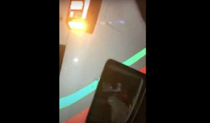 Marokko: politiewagen raakt van weg, agenten zwaargewond (video)