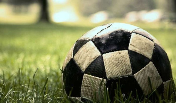 Marokkaan epateert voetbalfans met jongleertrucs