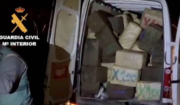 Honderdtal smokkelaars Marokkaanse hasj gearresteerd in Spanje 