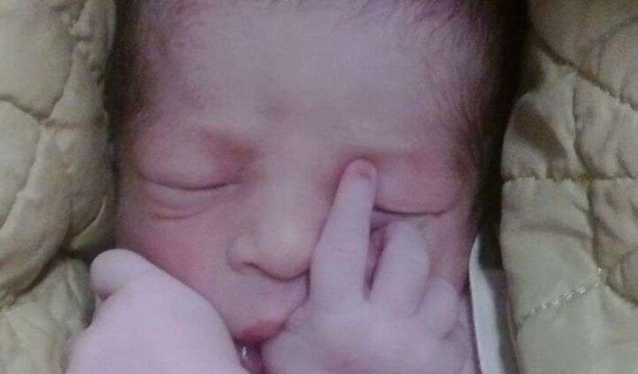 Marokkaanse baby geboren tijdens vlucht (foto)