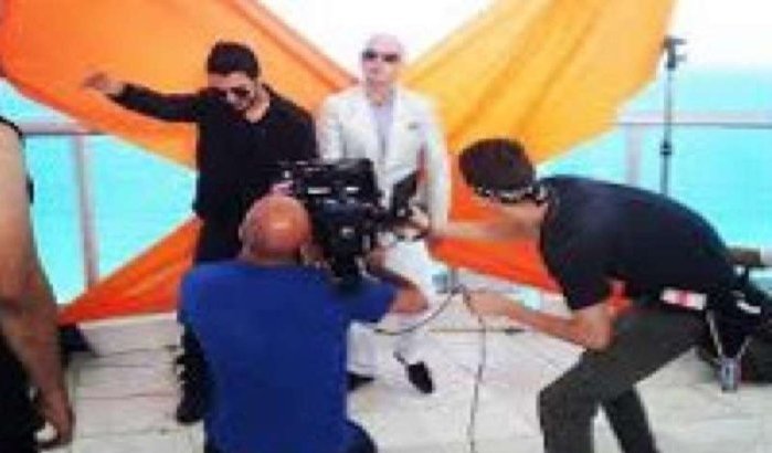 Pitbull zingt 'I love you habibi' met Ahmed Chawki
