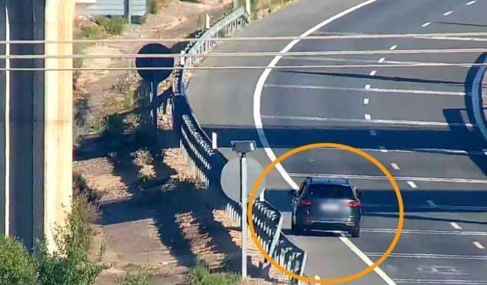 Marokkaanse rijdt 7 kilometer in verkeerde richting om geen tol te betalen in Madrid (video)