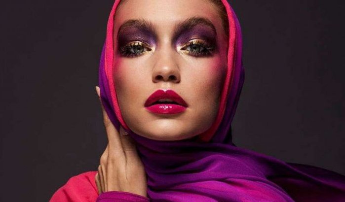 Gigi Hadid met hoofddoek op cover Vogue Arabia (foto)