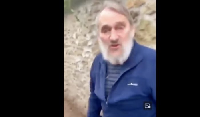 Mourad met mes aangevallen door racist in Frankrijk (video)