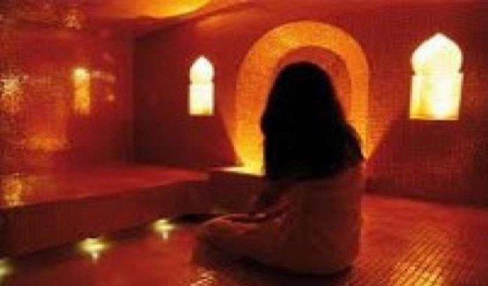 Vrouwen ontvoeren meisje uit hamam Fez
