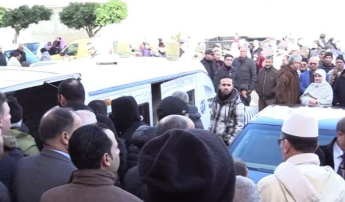 Berkane: veel volk op begrafenis Mohammed Bouchikhi (video)