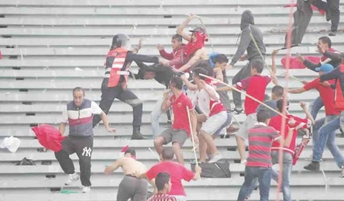 Politieman door hooligans gelyncht in Casablanca (video)