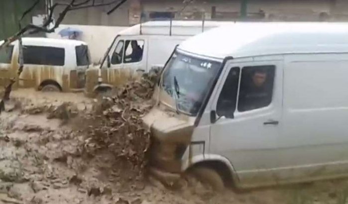 Lichaam kind gevonden na stortregens in Marokko (video)