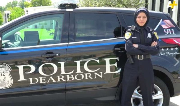 Eerste politievrouw met hoofddoek in de Verenigde Staten