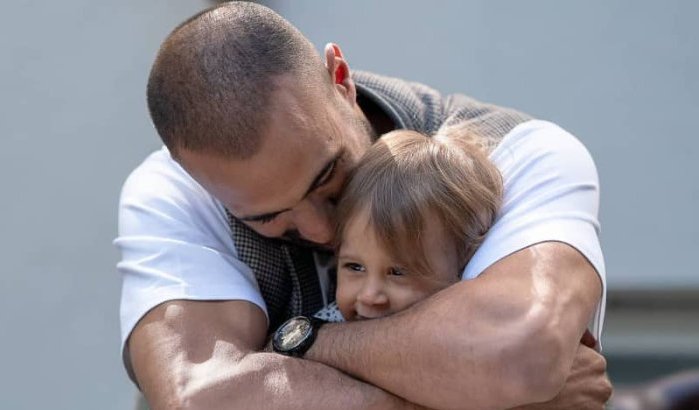 Badr Hari papa geworden van tweeling Nora en Ayden (foto)