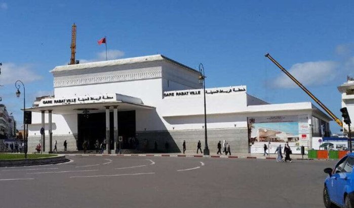 Negen mensen ruim uur in lift station Rabat opgesloten