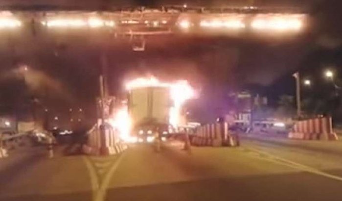 Tolhuis snelweg Casablanca volledig uitgebrand
