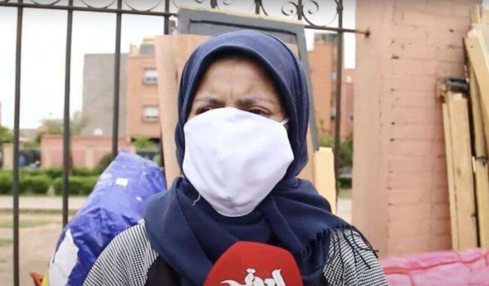 Marokko: vrouw met dochtertje (5) op straat gezet door schoonfamilie (video)