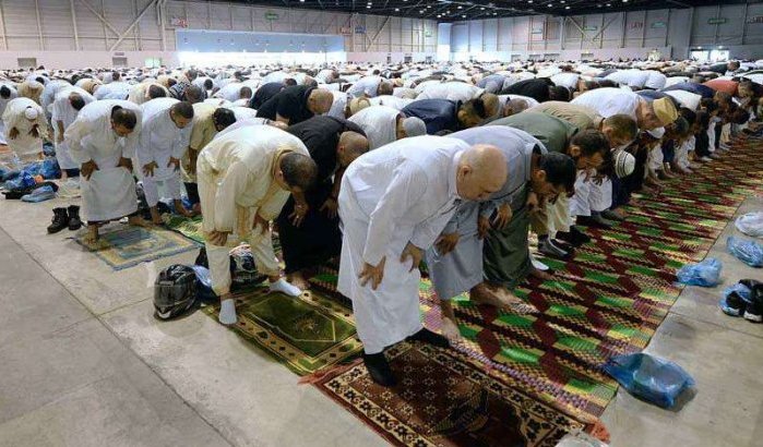 Nederlandse moskeeën vrezen aanslagen en sluiten deuren tijdens gebed