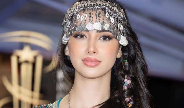 Sofia Saidi schittert in sublieme creatie van Fatim Filali Idrissi (video)