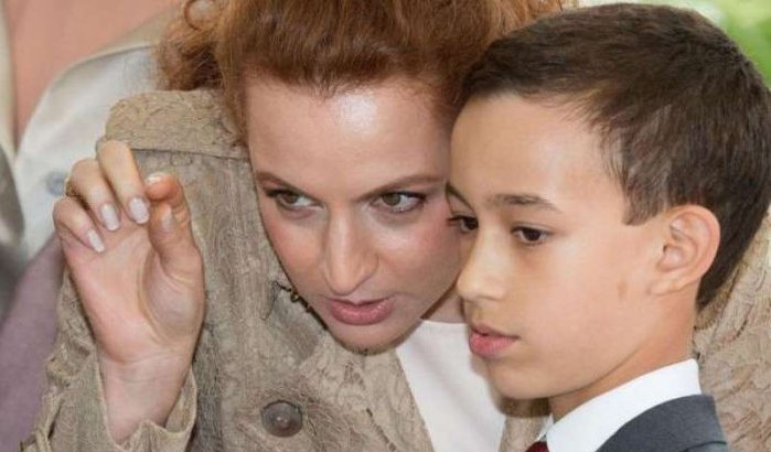 Prinses Lalla Salma bezoekt Djemaa El Fna met kinderen