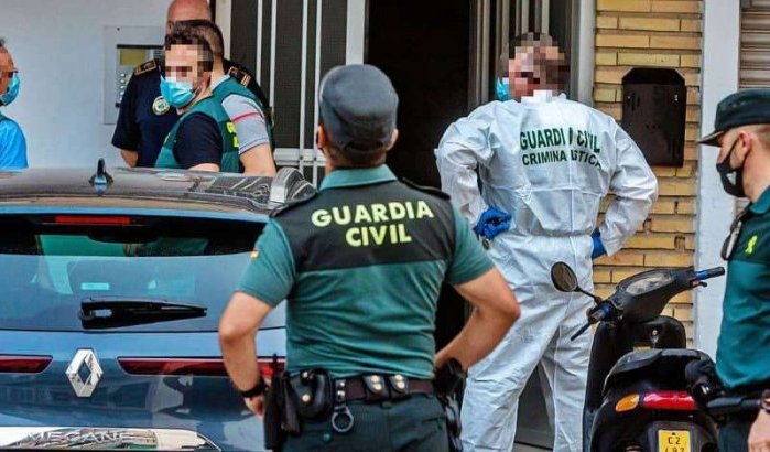Marokkaan snijdt keel vrouw door en springt van brug in Spanje