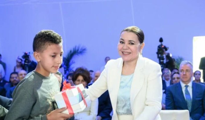 Prinses Lalla Asmaa viert einde schooljaar met kinderen (video)