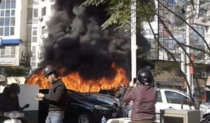 Marokko: bus vliegt in brand in Casablanca (video)