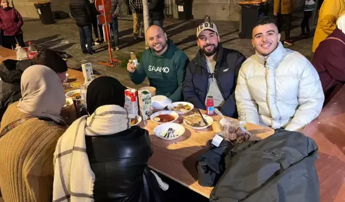 Iftar van 1 km in Antwerpen om Ramadan, Pasen en Joodse Pasen te vieren