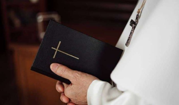 Marokkaanse zussen opgepakt voor chanteren priester