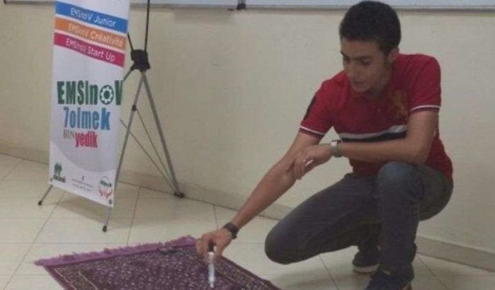 Jonge Marokkaan vindt gebedskleed uit dat Rakaat telt (foto's)