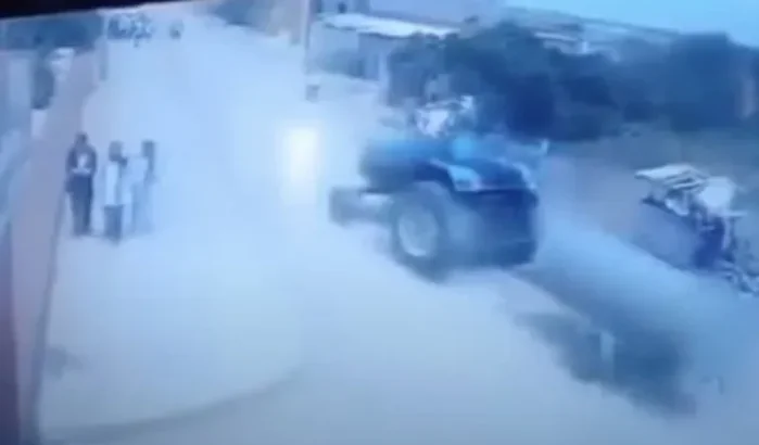 Richkid rijdt met tractor in op scholieren in Marokko