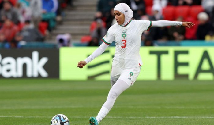 Beeld Nouhaila Benzina met hijab op WK-vrouwen is "iconisch"