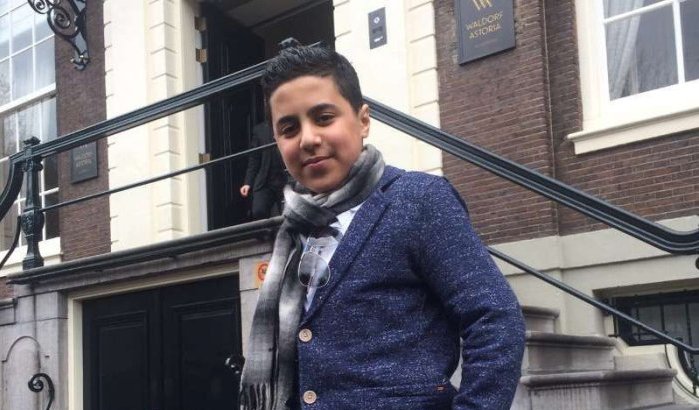Walid, 11, staat uren in de regen om Koning Mohammed VI cadeautje te geven