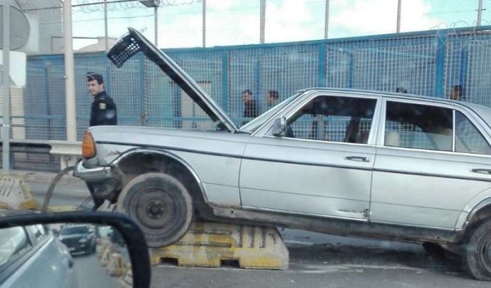 Drugsauto probeert door grens Sebta te breken (foto's)