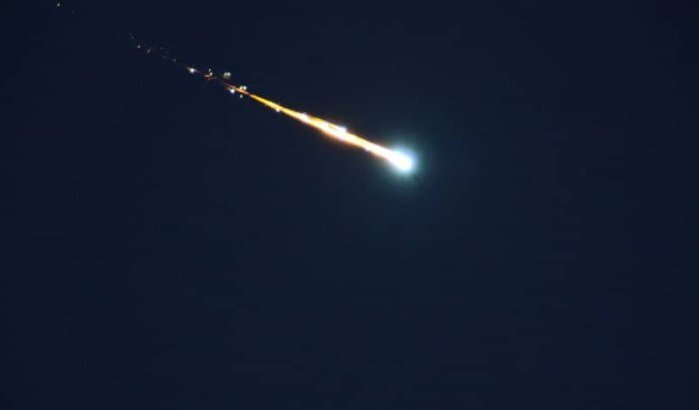 Vuurbal vliegt met 105.000 km/uur boven Marokko (video)