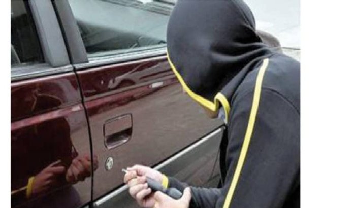 Meknes: auto gestolen met moeder en al