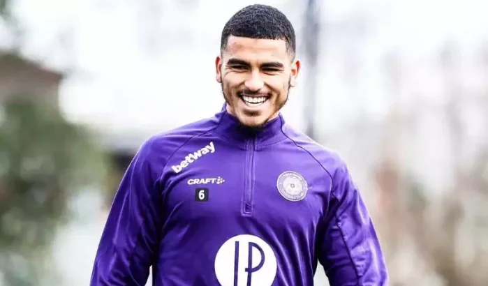 Zakaria Aboukhlal uit selectie gezet na weigering regenboogshirt